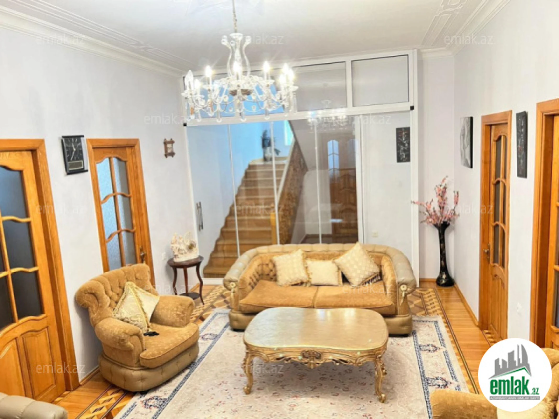 Satılır 9 otaqlı həyət evi 320 m²