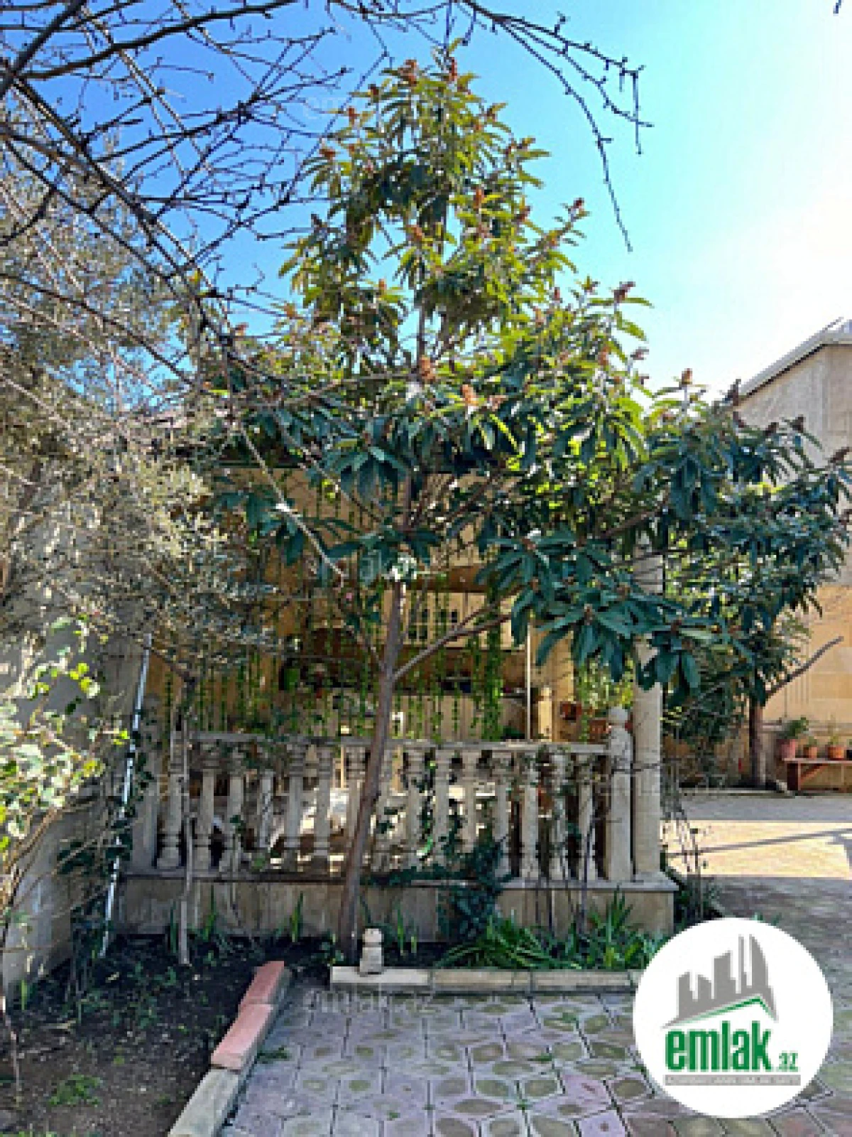 Satılır 9 otaqlı həyət evi 320 m²