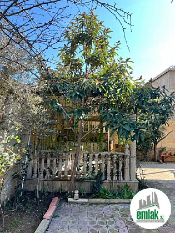 Satılır 9 otaqlı həyət evi 320 m²