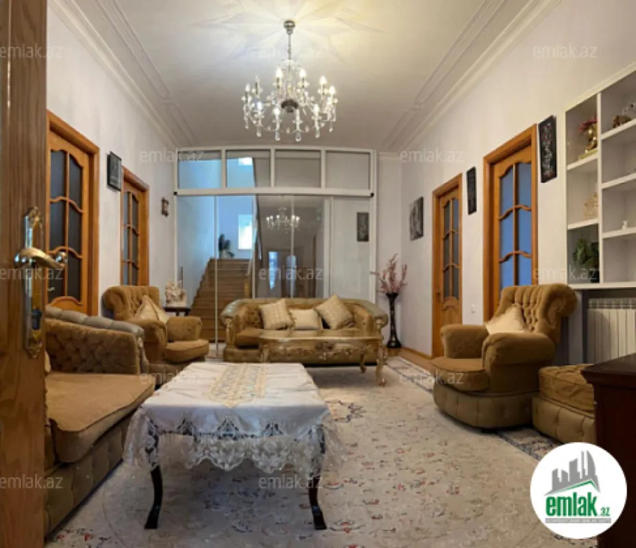 Satılır 9 otaqlı həyət evi 320 m²