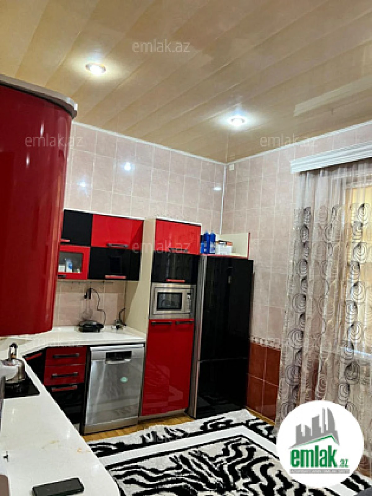 Satılır 9 otaqlı həyət evi 320 m²