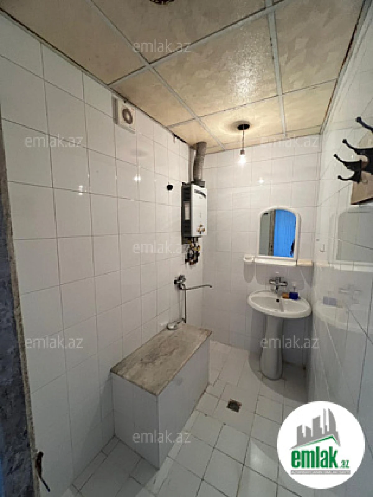 Satılır 2 otaqlı köhnə tikili 60 m²