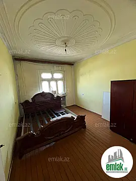 Satılır 2 otaqlı köhnə tikili 60 m²