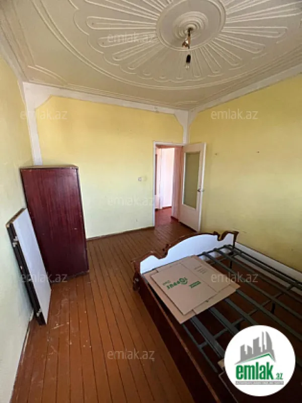 Satılır 2 otaqlı köhnə tikili 60 m²