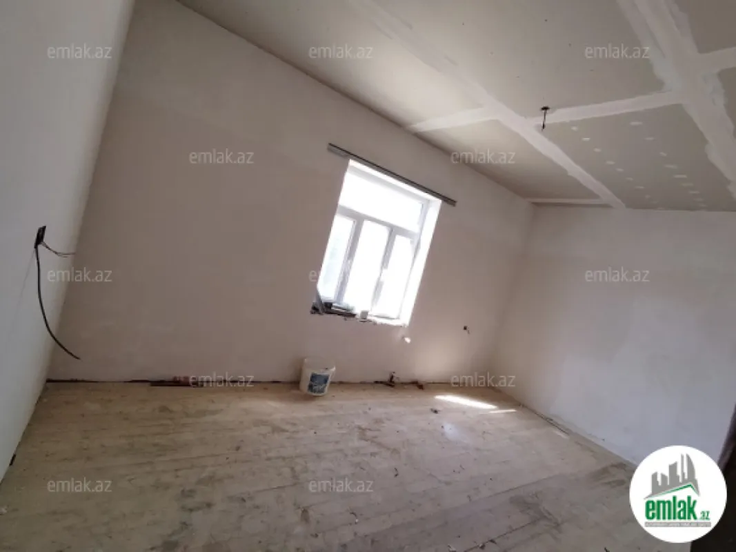 Satılır 3 otaqlı həyət evi 140 m²