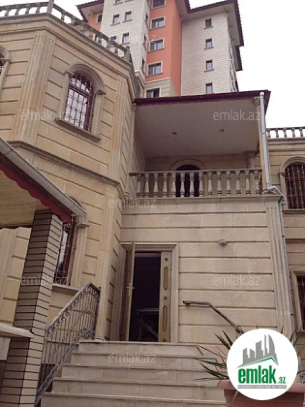 Satılır 6 otaqlı həyət evi 340 m²
