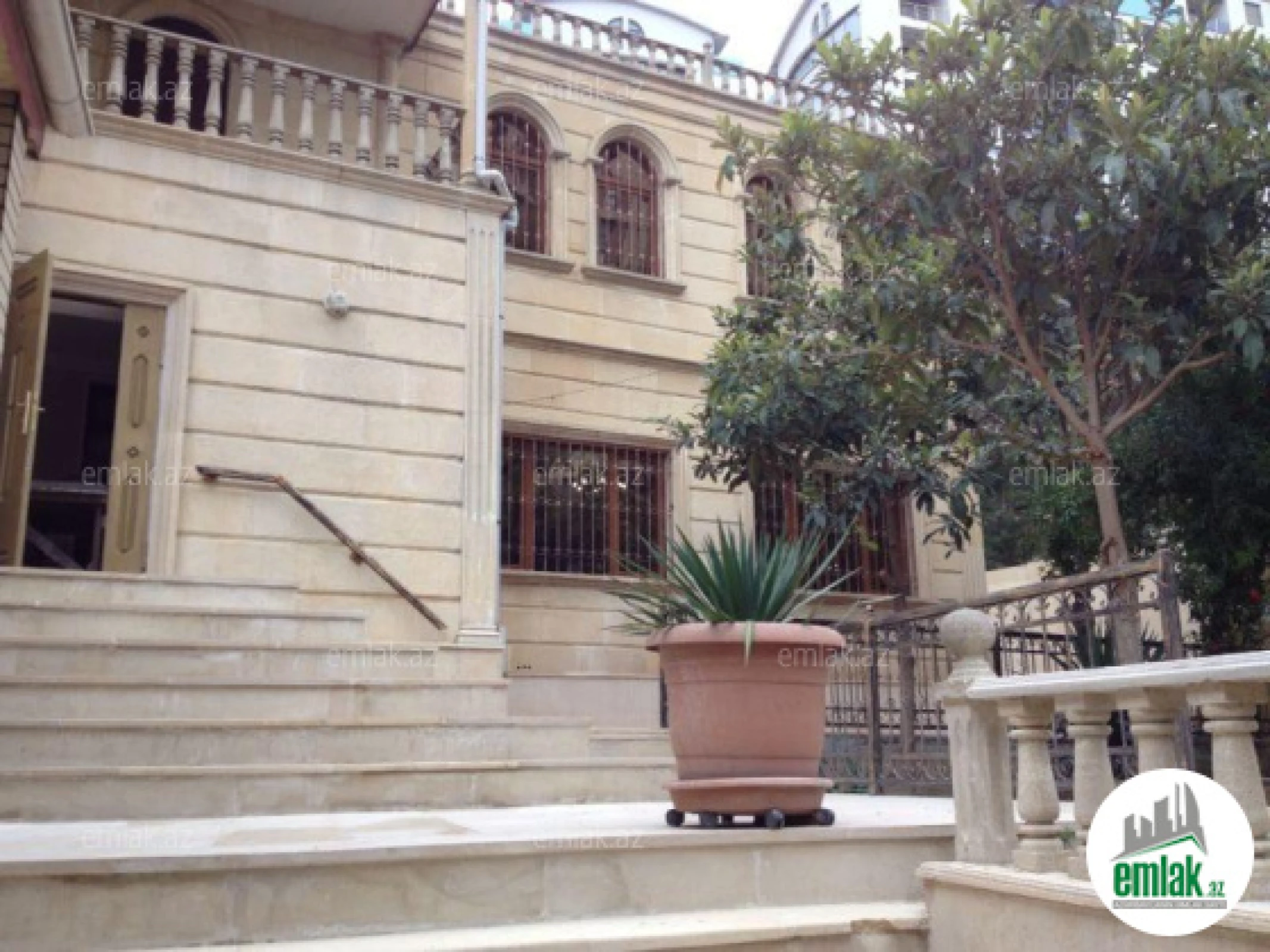 Satılır 6 otaqlı həyət evi 340 m²