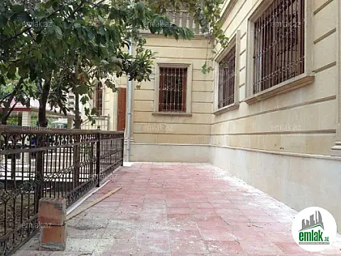 Satılır 6 otaqlı həyət evi 340 m²
