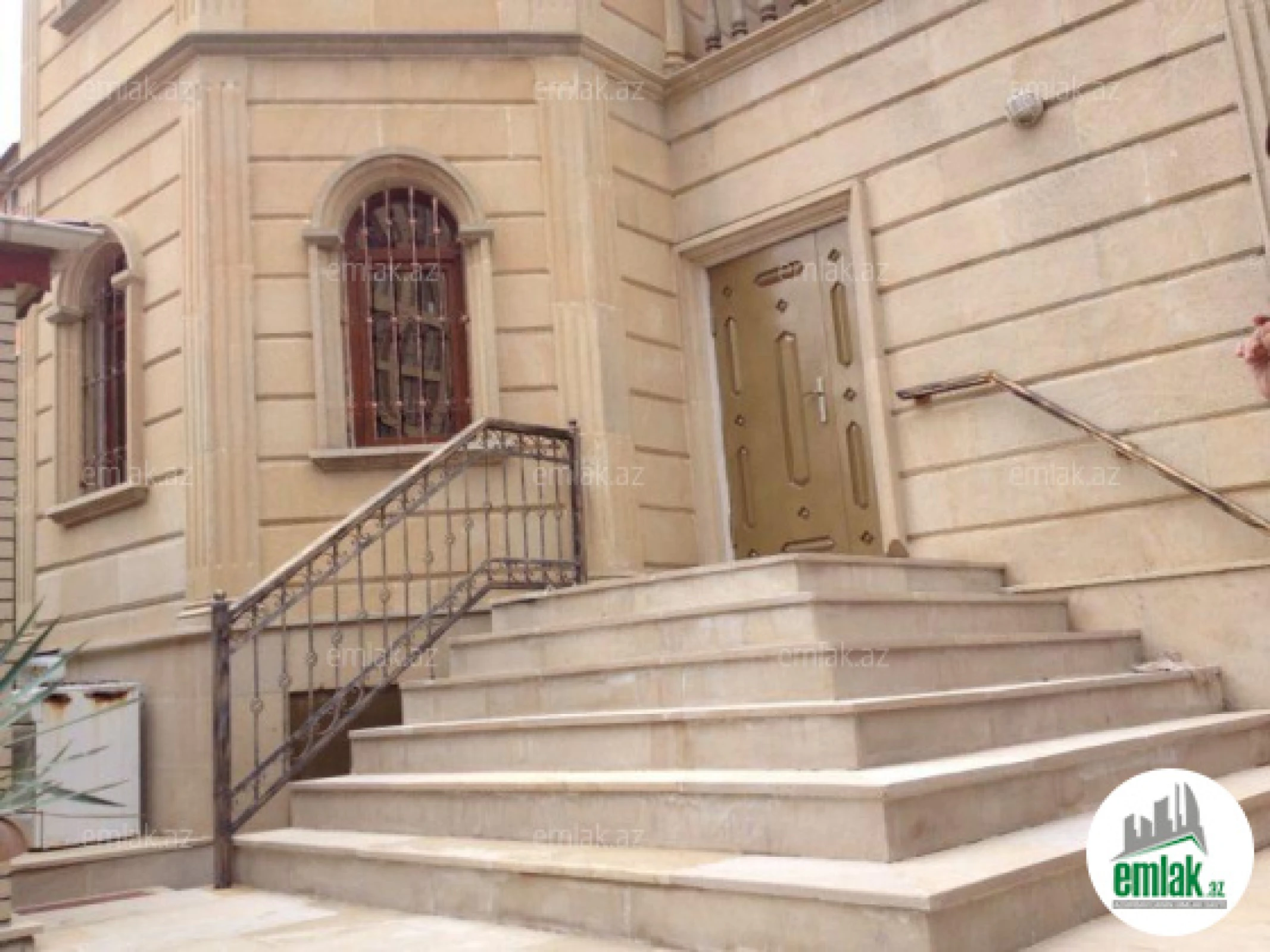 Satılır 6 otaqlı həyət evi 340 m²