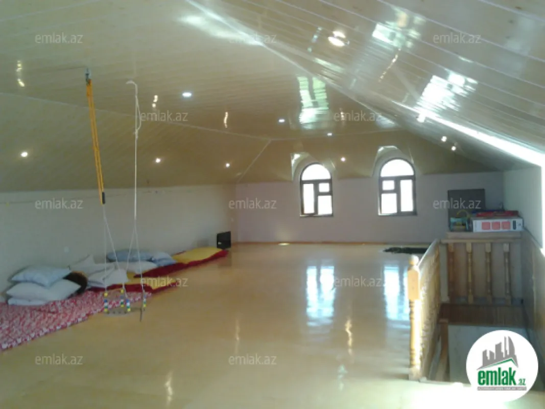 Satılır 6 otaqlı həyət evi 300 m²