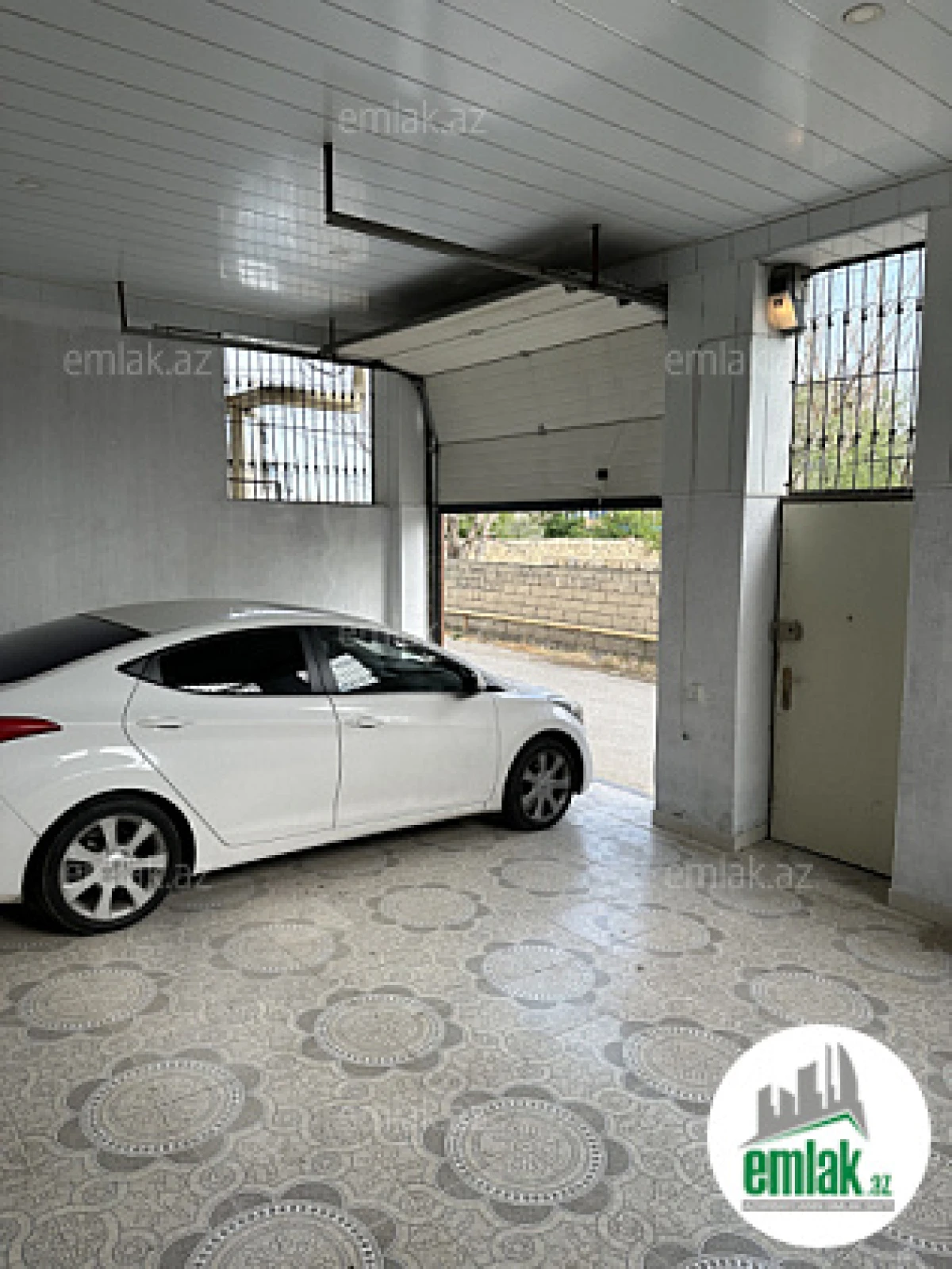 Satılır 6 otaqlı həyət evi 300 m²