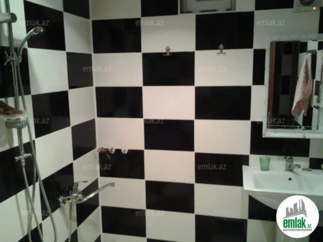 Satılır 6 otaqlı həyət evi 300 m²