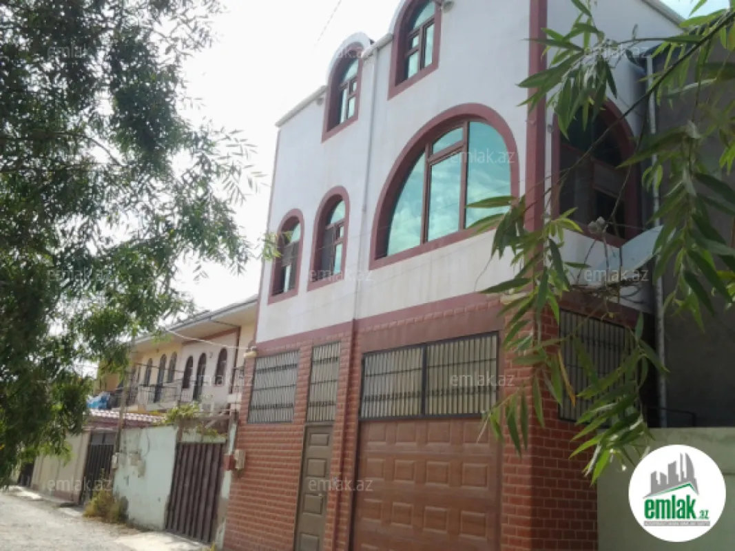 Satılır 6 otaqlı həyət evi 300 m²