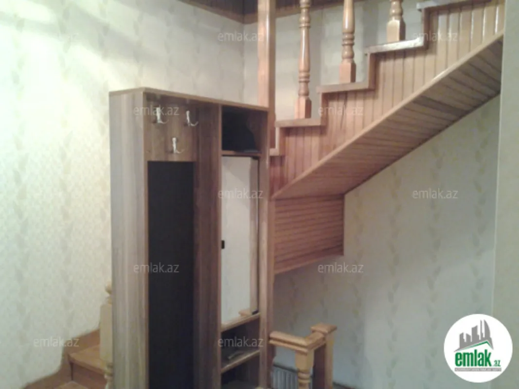 Satılır 6 otaqlı həyət evi 300 m²
