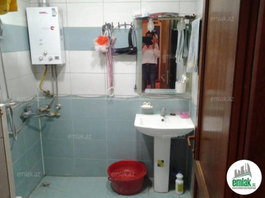 Satılır 6 otaqlı həyət evi 300 m²