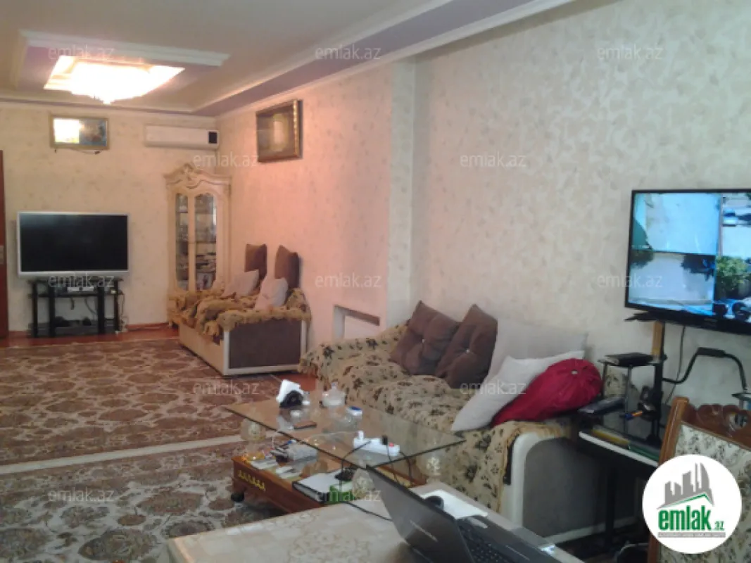 Satılır 6 otaqlı həyət evi 300 m²