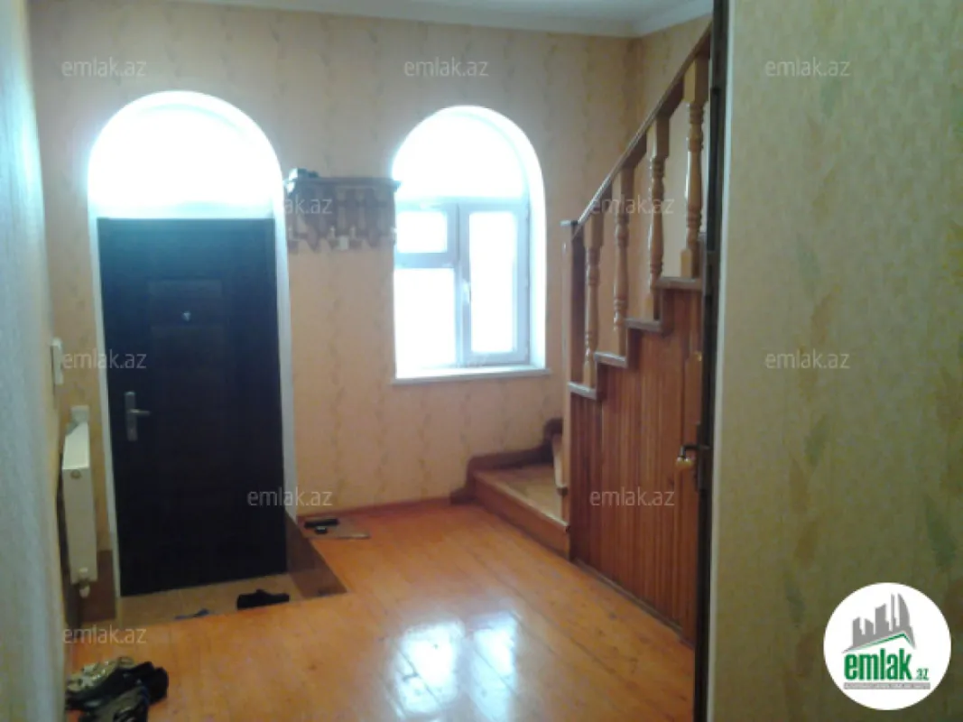 Satılır 6 otaqlı həyət evi 300 m²