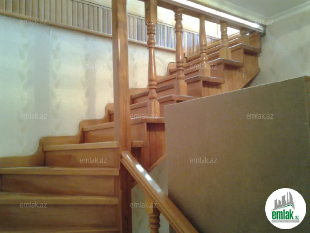 Satılır 6 otaqlı həyət evi 300 m²