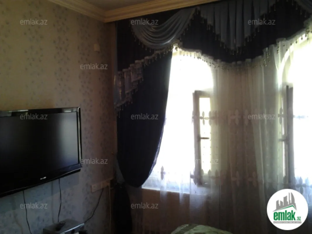 Satılır 6 otaqlı həyət evi 300 m²