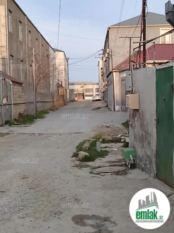 Satılır 8 otaqlı köhnə tikili 300 m²