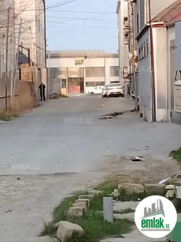 Satılır 8 otaqlı köhnə tikili 300 m²