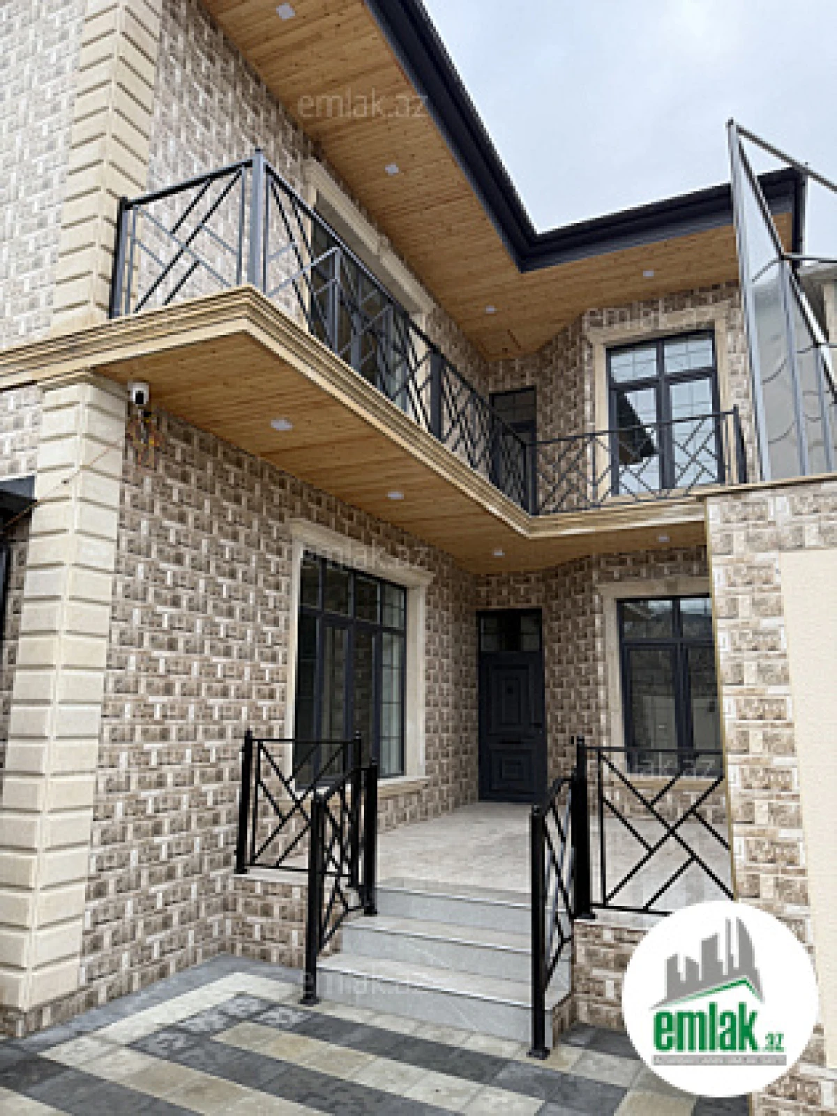 Satılır 7 otaqlı həyət evi 174 m²