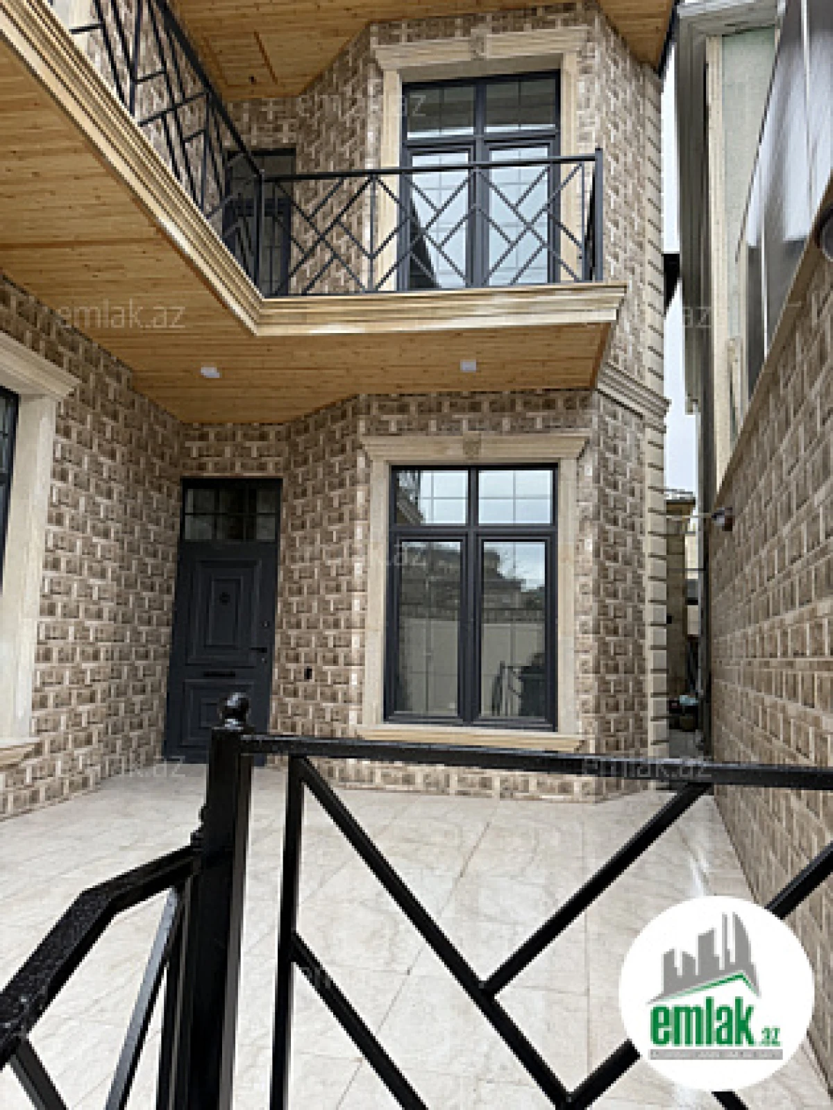 Satılır 7 otaqlı həyət evi 174 m²