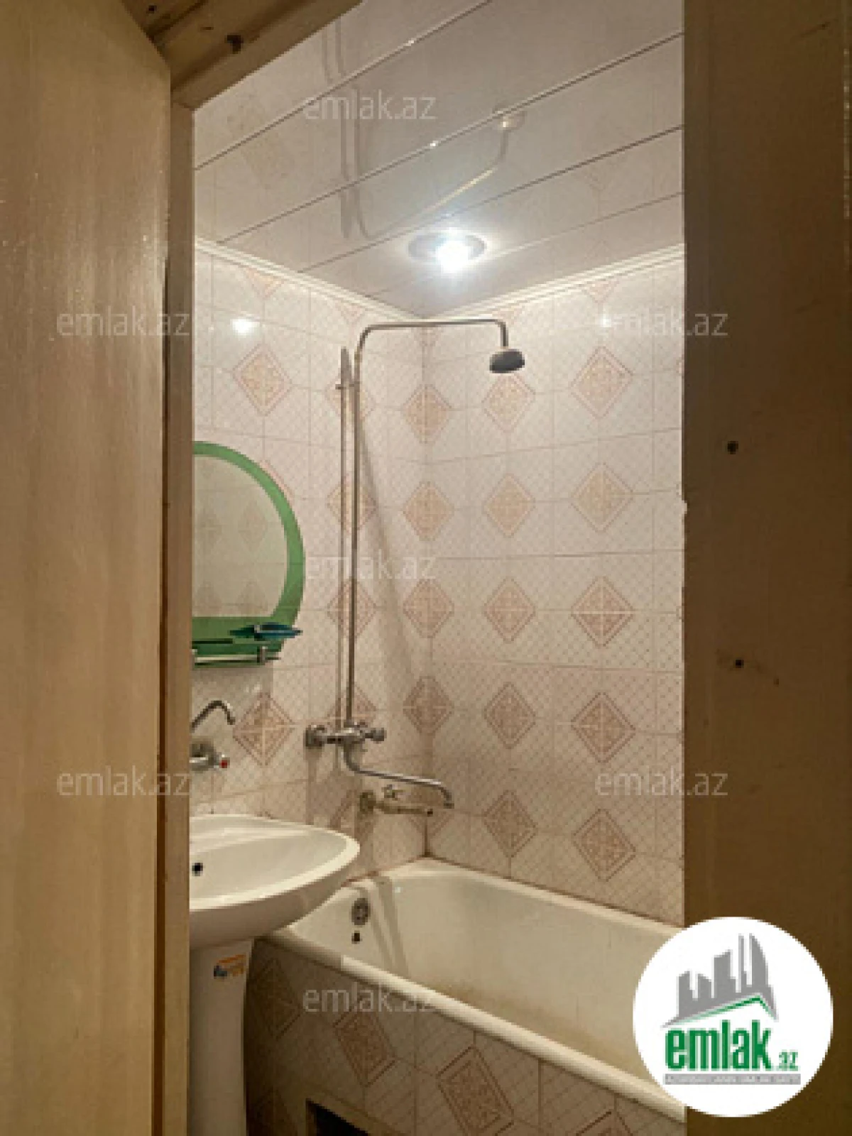 Satılır 3 otaqlı köhnə tikili 75 m²