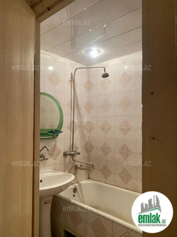 Satılır 3 otaqlı köhnə tikili 75 m²
