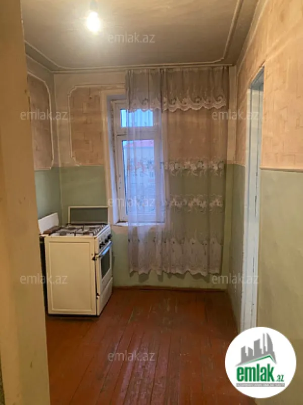 Satılır 3 otaqlı köhnə tikili 75 m²