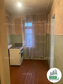 Satılır 3 otaqlı köhnə tikili 75 m²