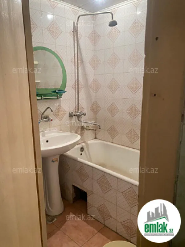 Satılır 3 otaqlı köhnə tikili 75 m²