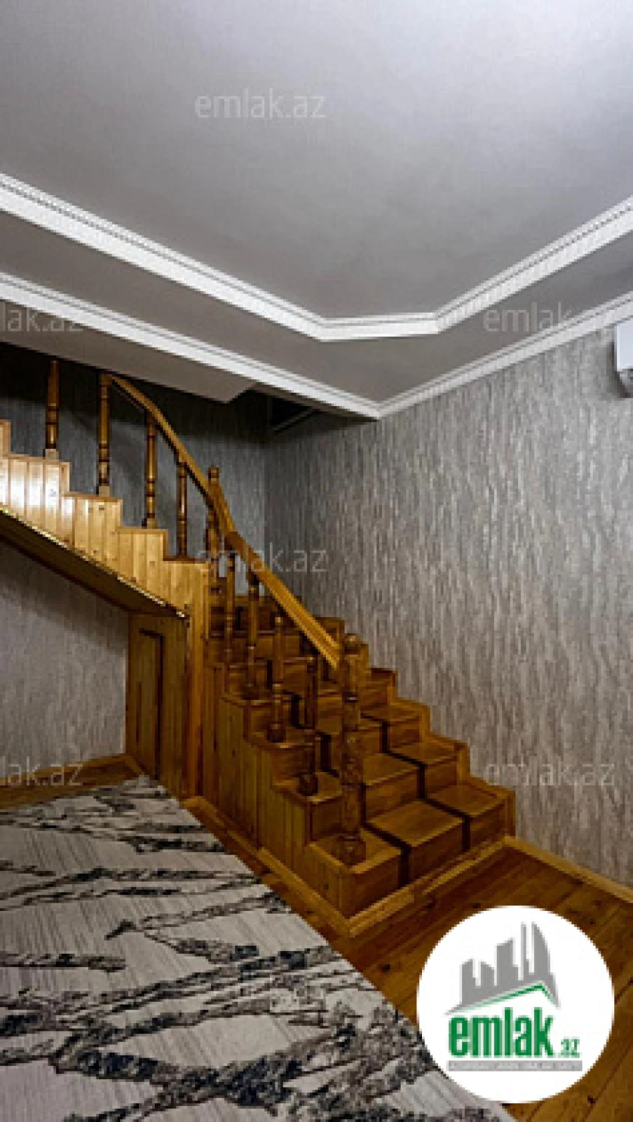 Satılır 5 otaqlı həyət evi 200 m²