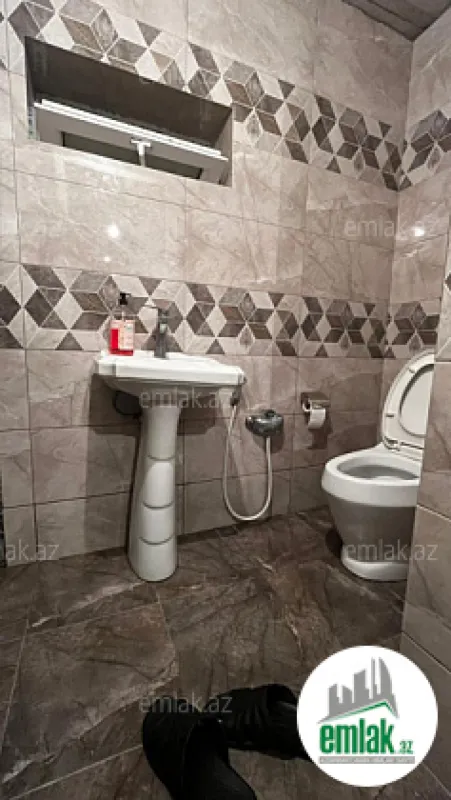 Satılır 5 otaqlı həyət evi 200 m²