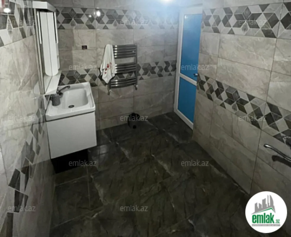 Satılır 5 otaqlı həyət evi 200 m²
