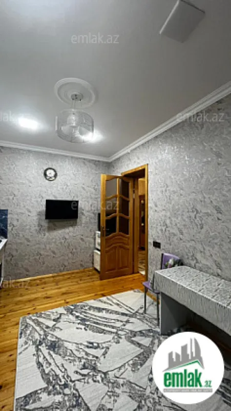 Satılır 5 otaqlı həyət evi 200 m²