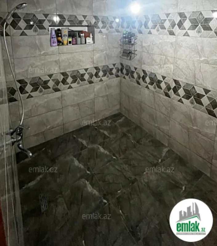 Satılır 5 otaqlı həyət evi 200 m²