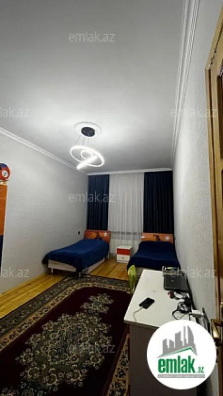 Satılır 5 otaqlı həyət evi 200 m²