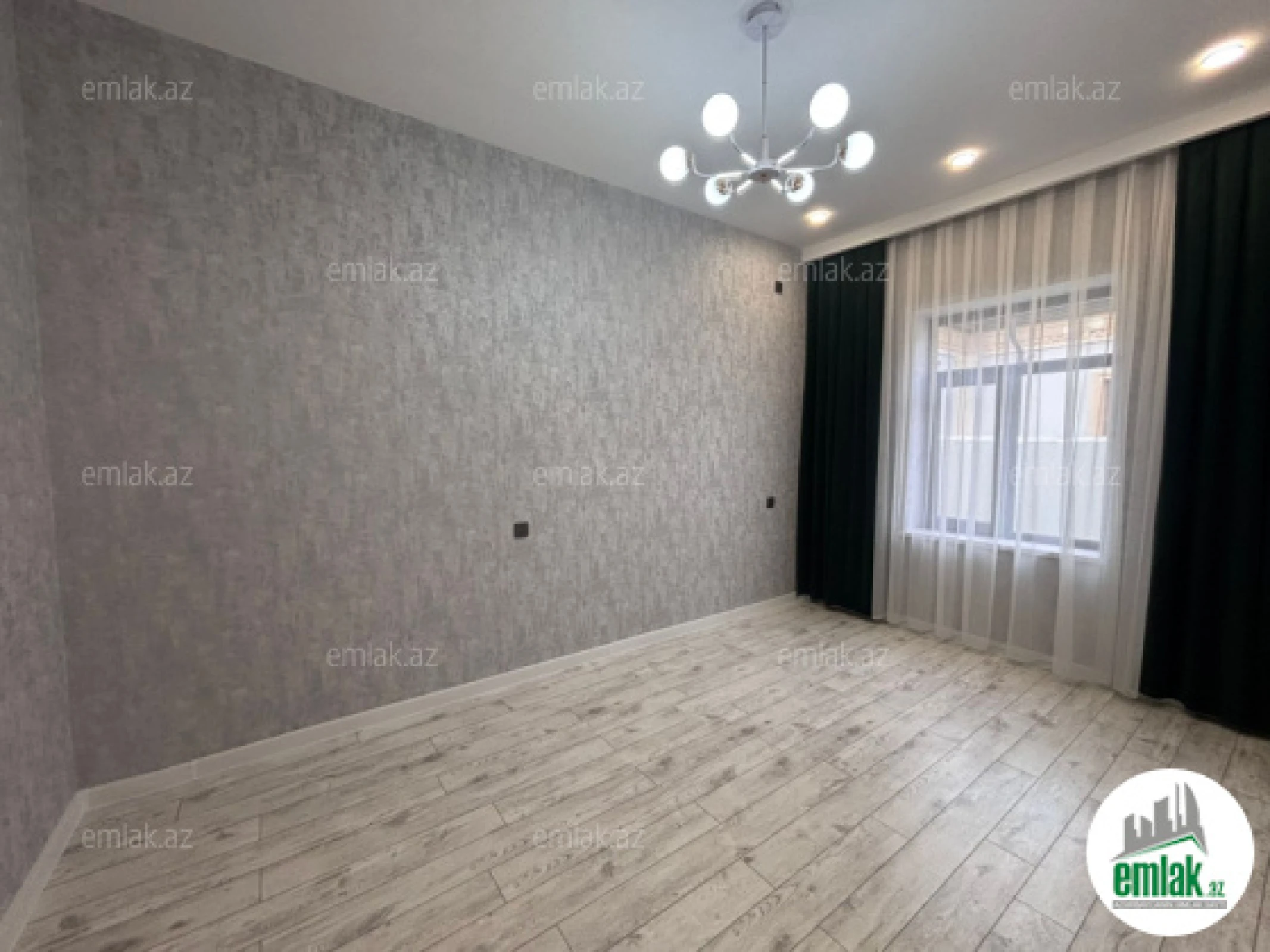 Satılır 4 otaqlı mənzil 135 m²