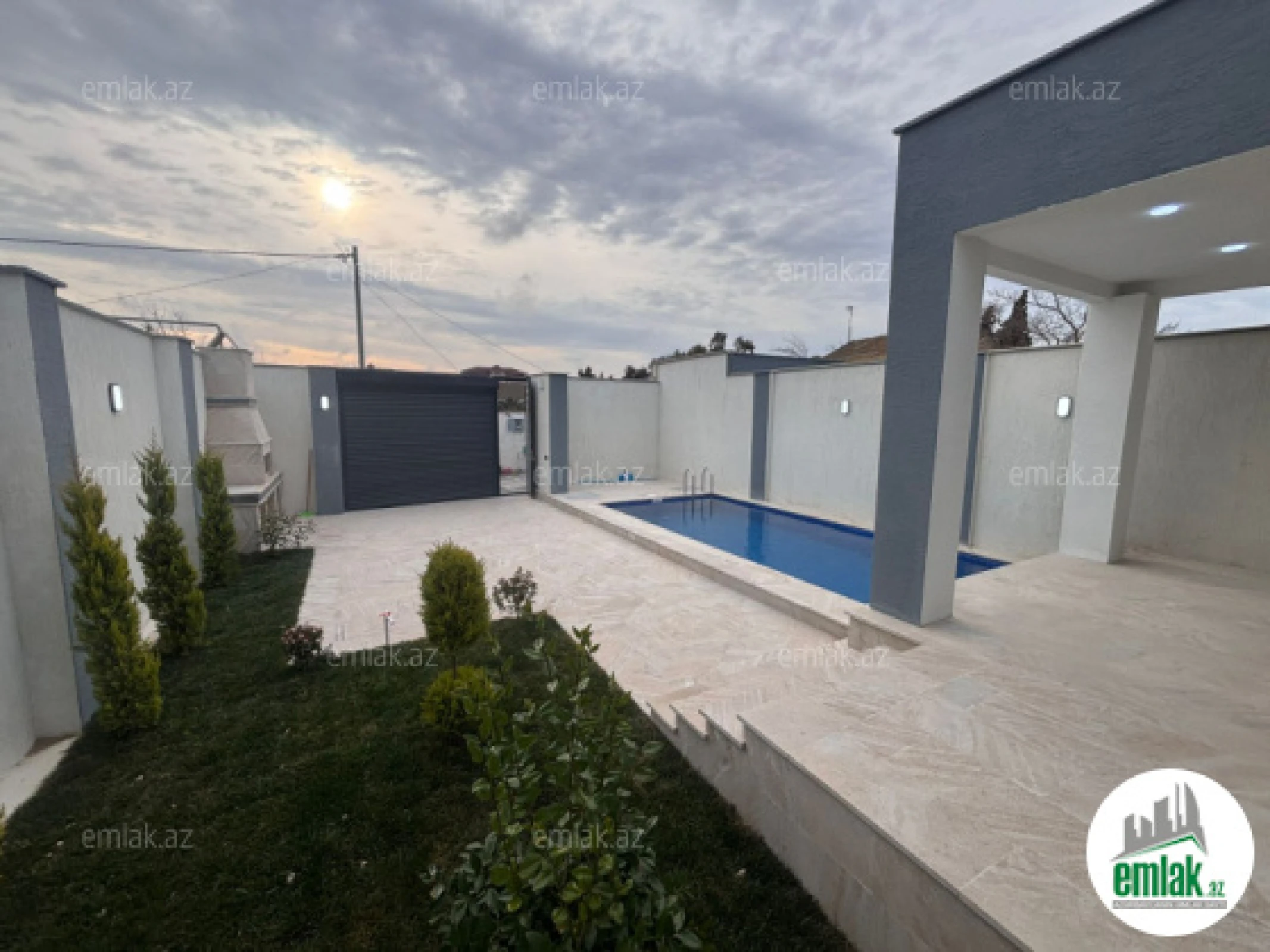 Satılır 4 otaqlı mənzil 135 m²
