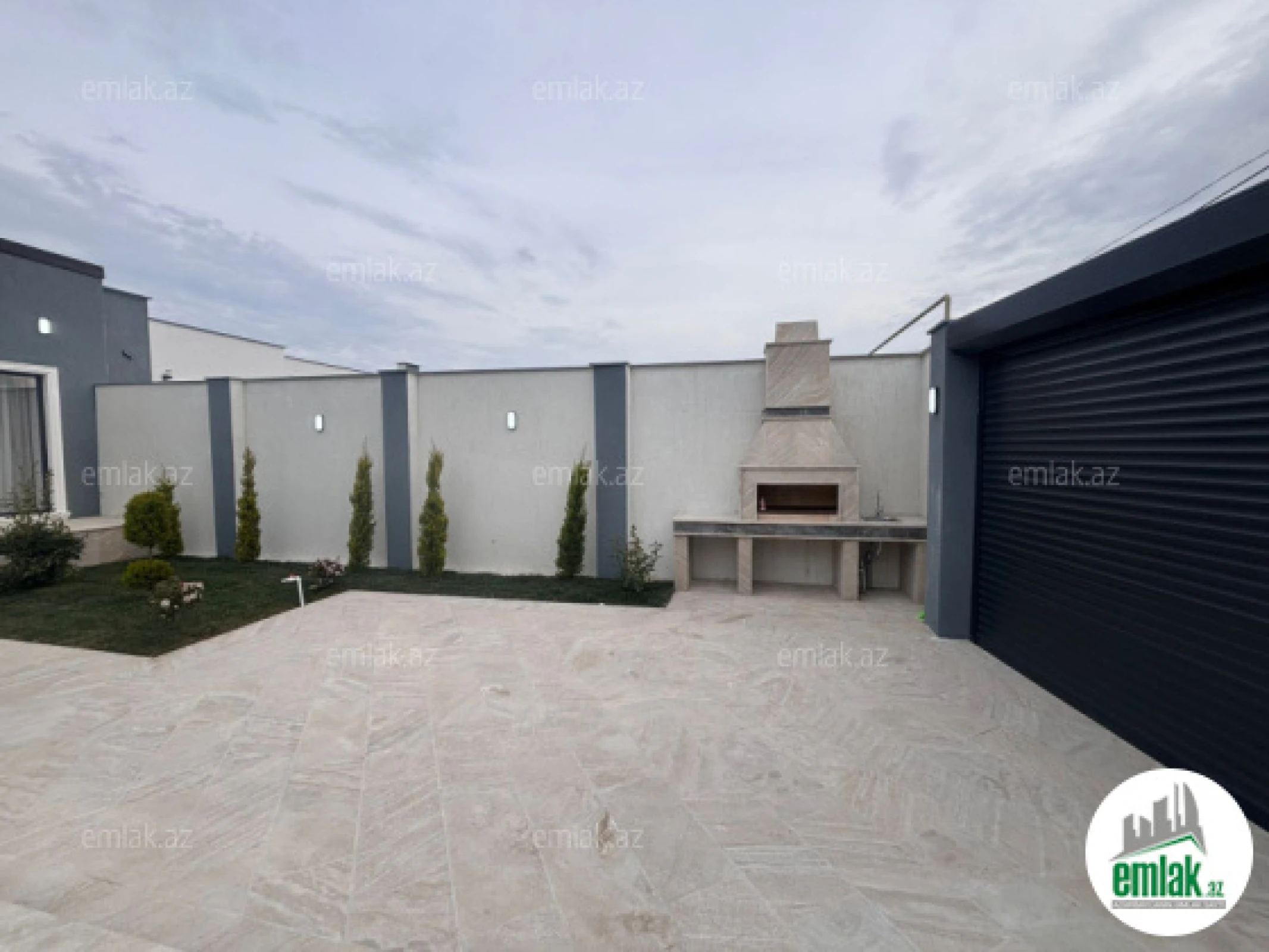 Satılır 4 otaqlı mənzil 135 m²