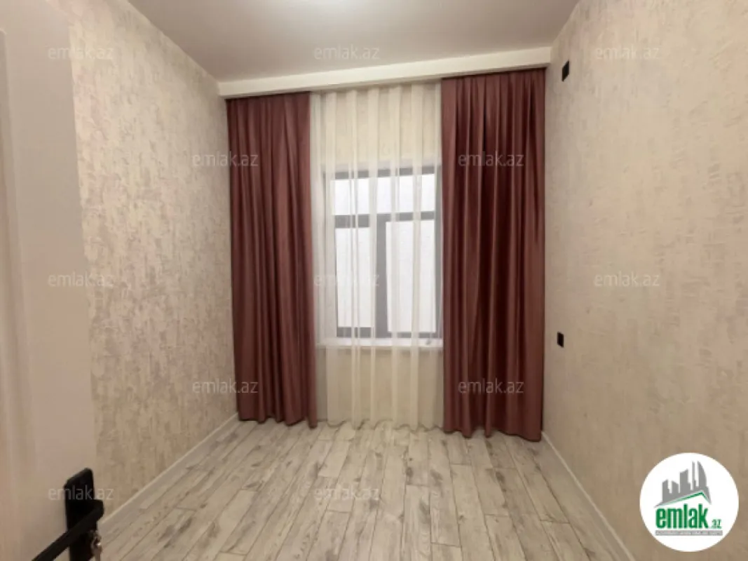 Satılır 4 otaqlı mənzil 135 m²