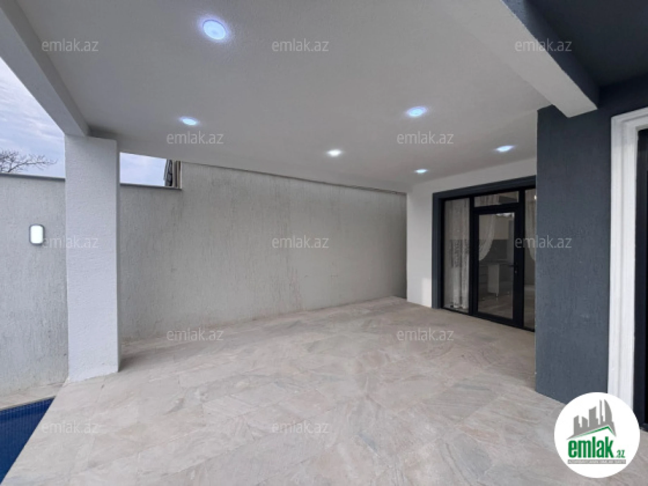 Satılır 4 otaqlı mənzil 135 m²
