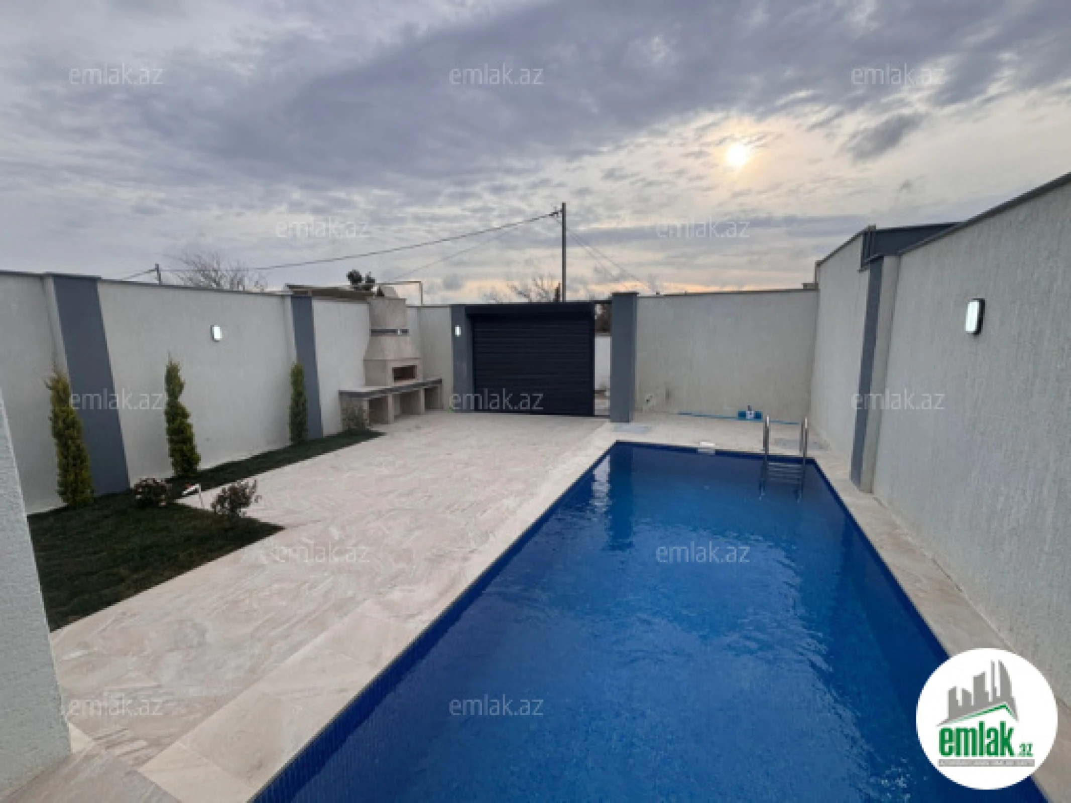 Satılır 4 otaqlı mənzil 135 m²