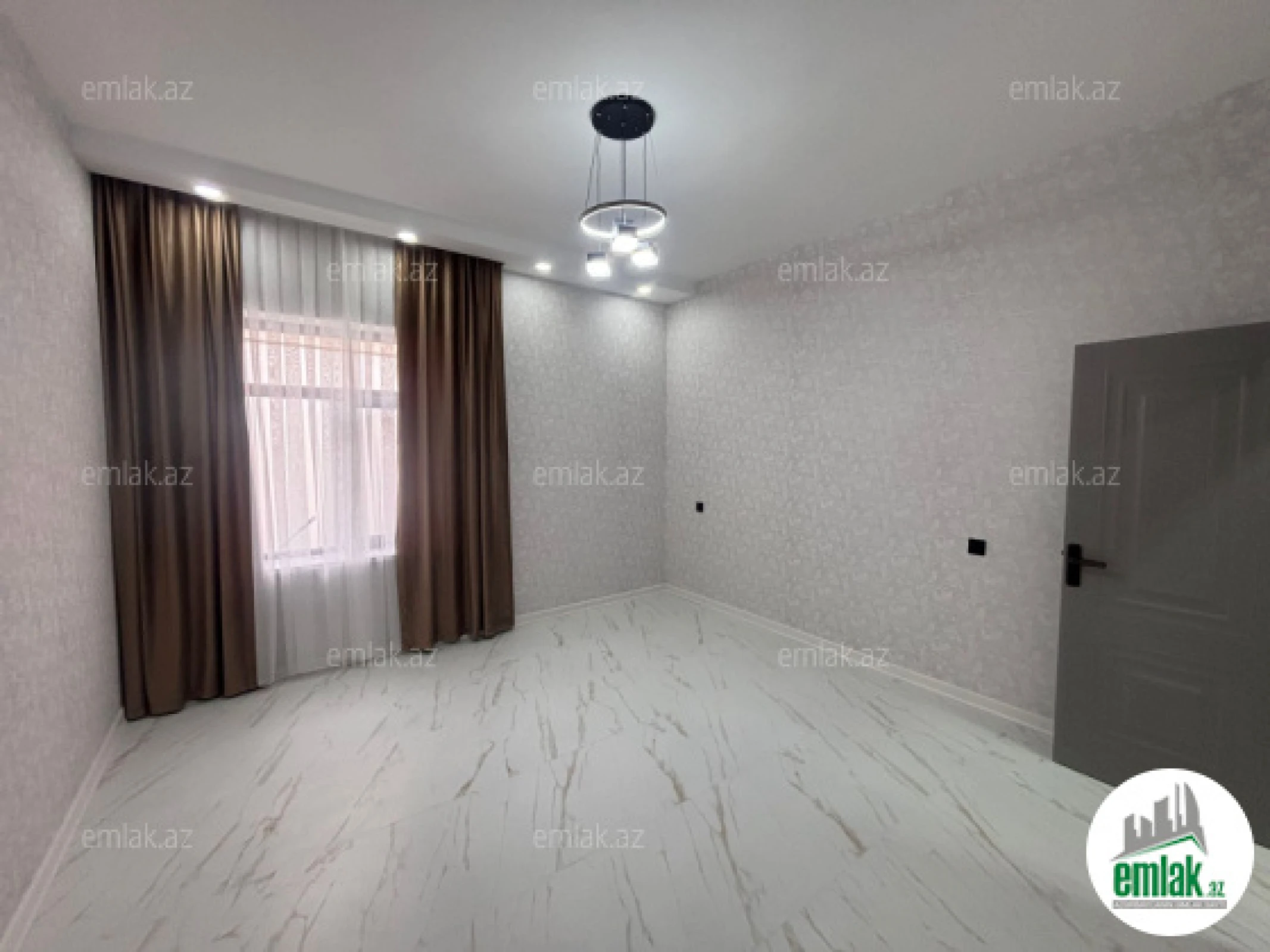 Satılır 4 otaqlı mənzil 160 m²