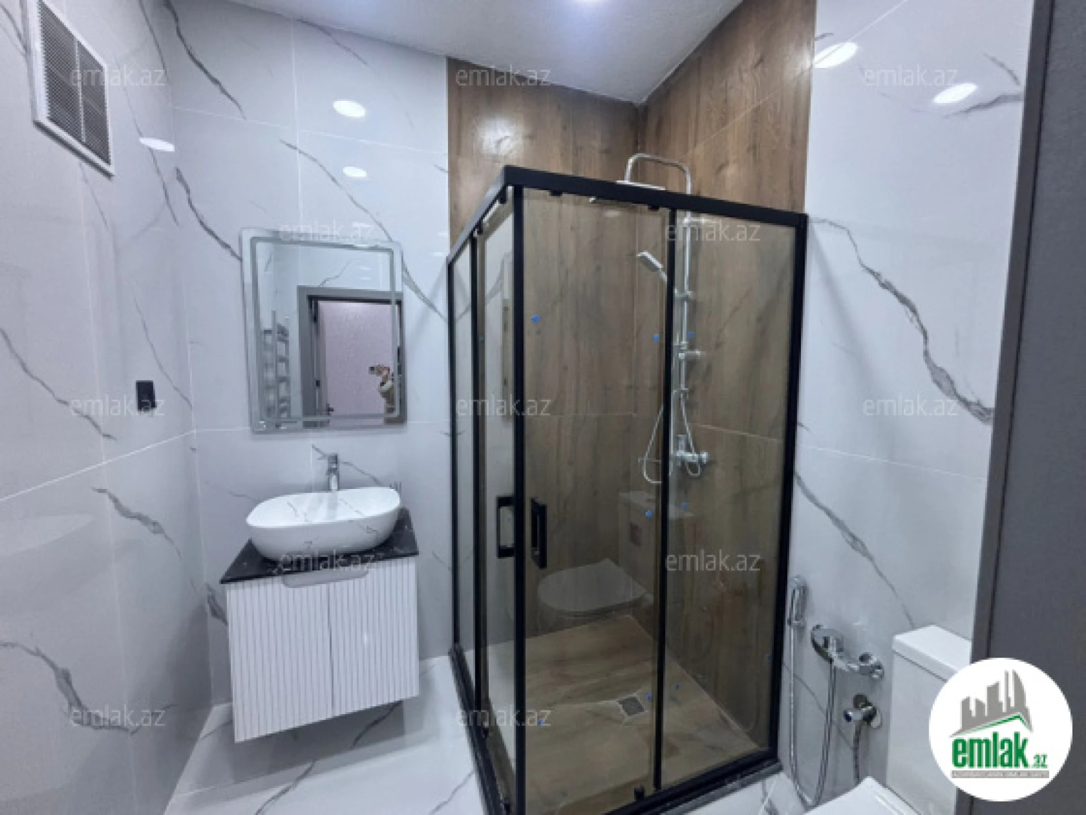 Satılır 4 otaqlı mənzil 160 m²
