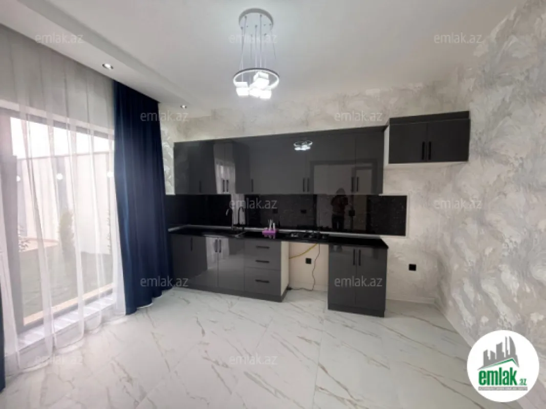 Satılır 4 otaqlı mənzil 160 m²