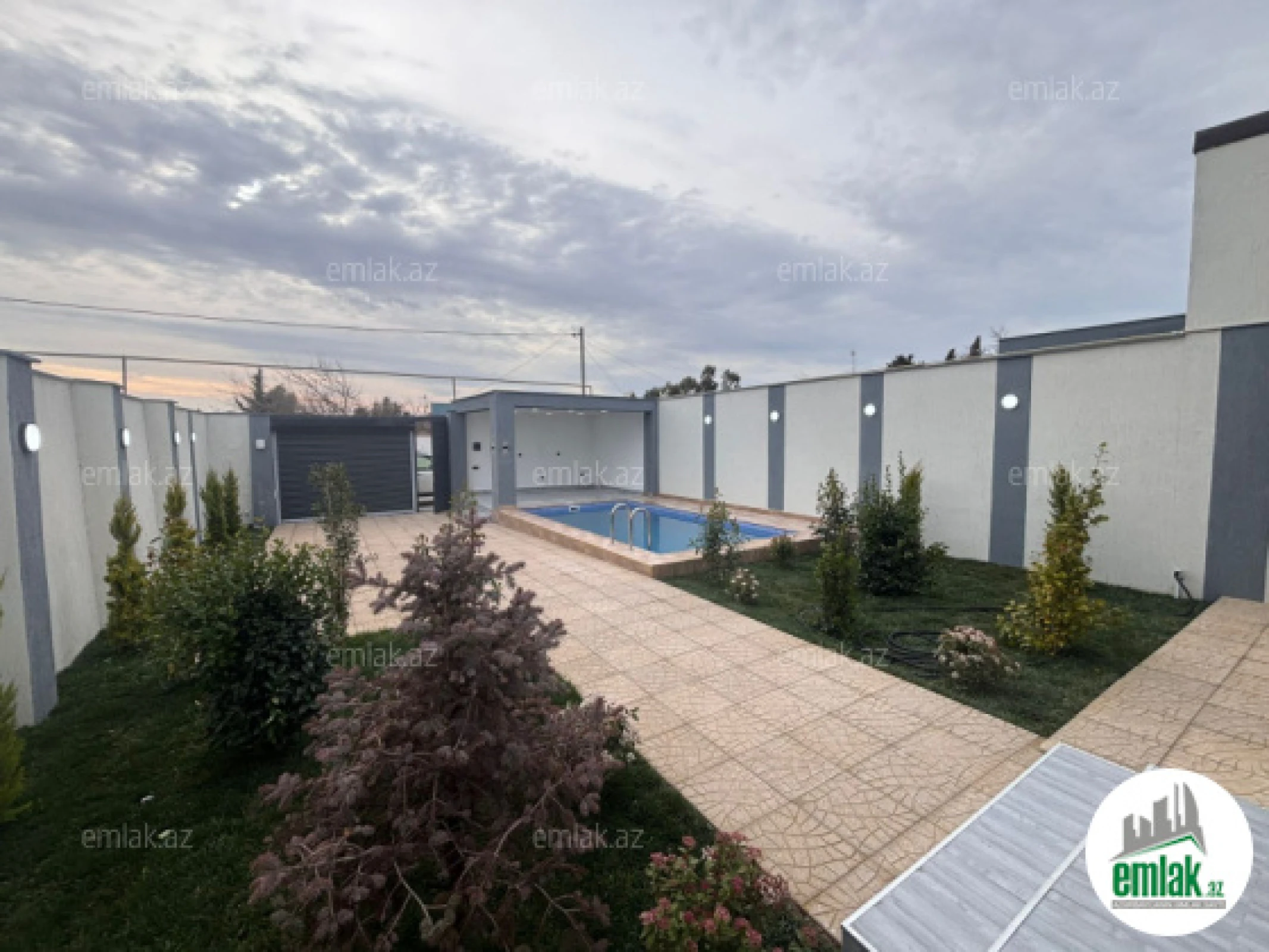 Satılır 4 otaqlı mənzil 160 m²