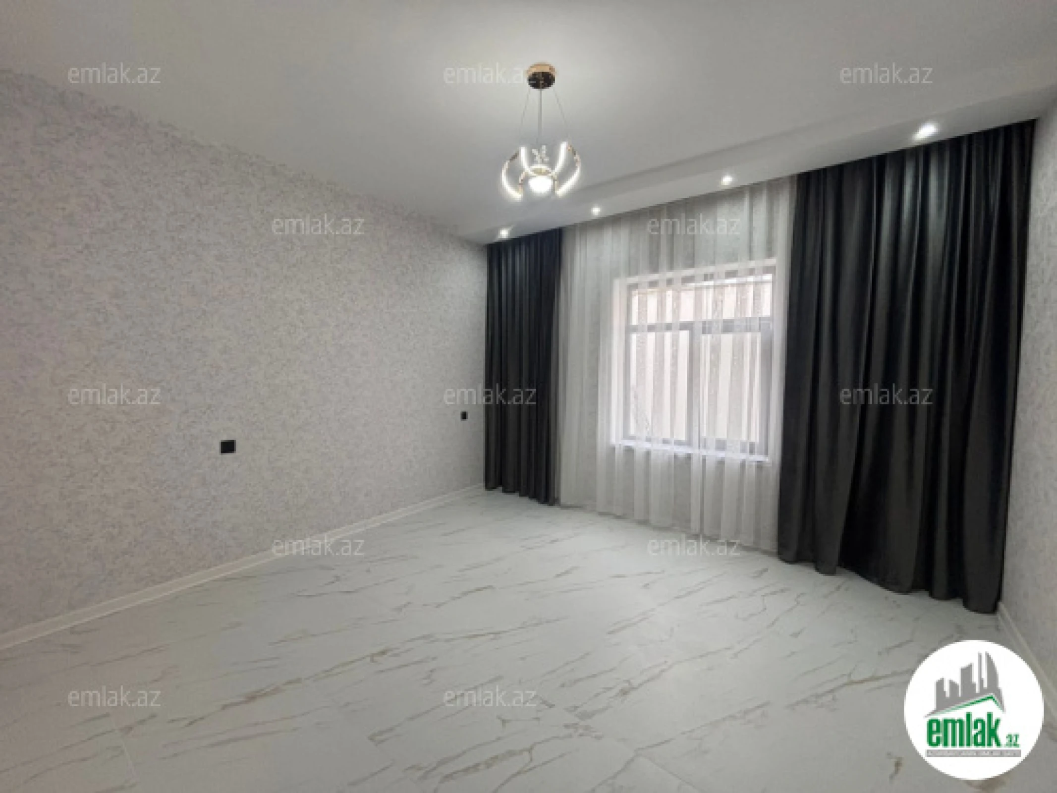 Satılır 4 otaqlı mənzil 160 m²