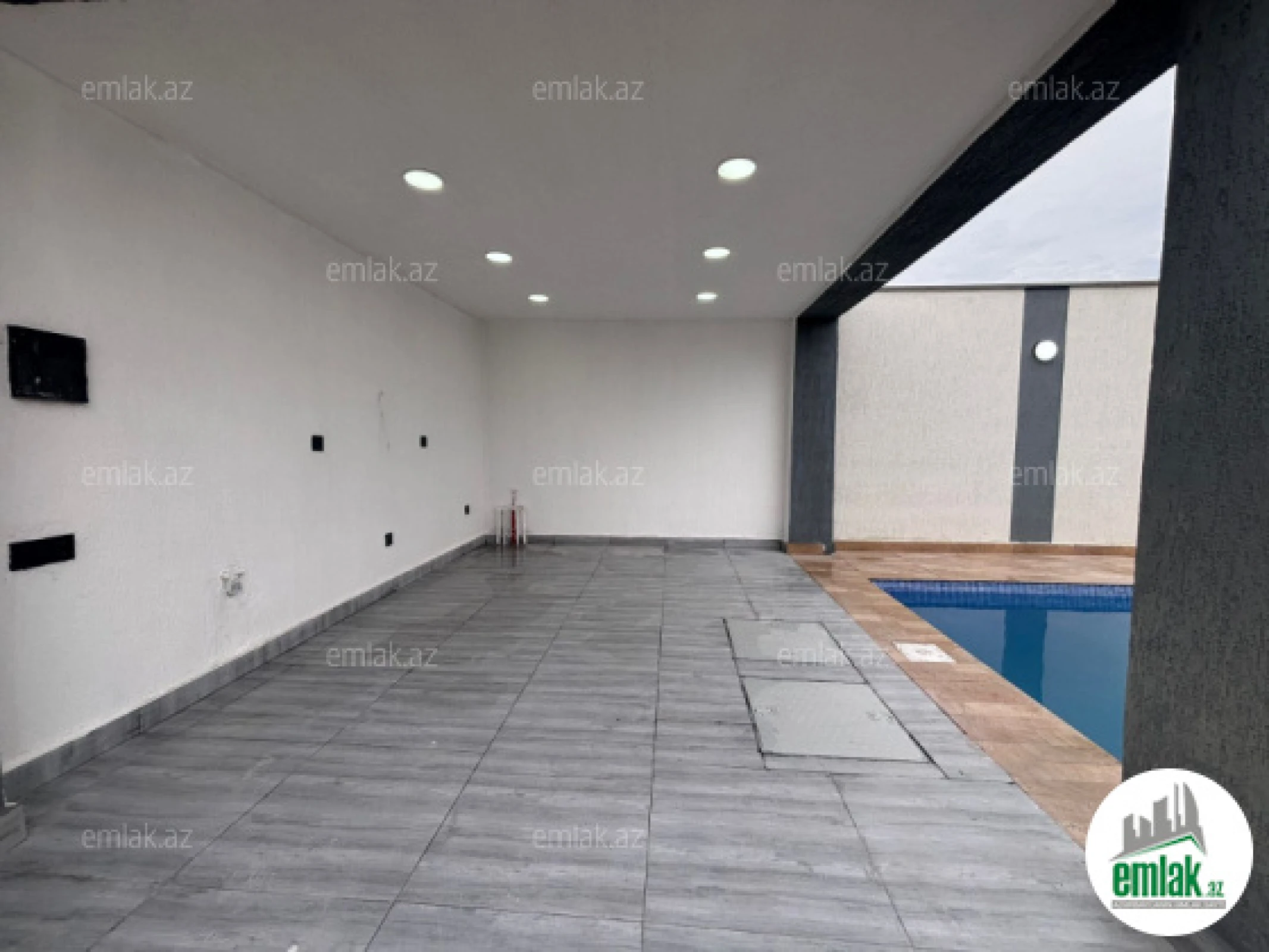 Satılır 4 otaqlı mənzil 160 m²